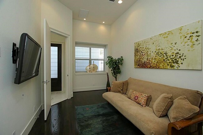 Building Photo - 1810 Oakdale St