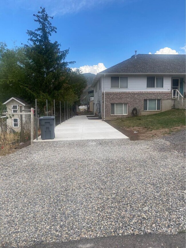 Building Photo - 446 E Magellan Ln