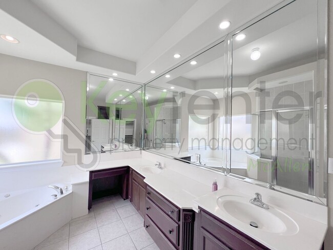 Building Photo - Gorgeous 4b/4.5bath house in McAllen