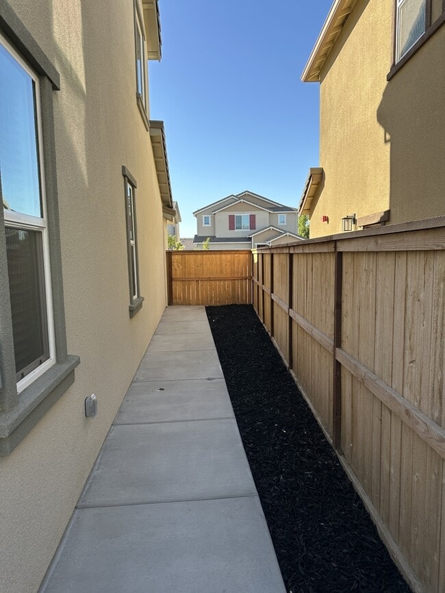 Building Photo - Come Tour This Beautiful Brand New 4-Bedro...