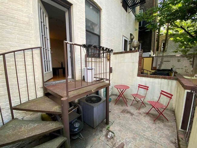 Building Photo - 222-224 48TH ST-