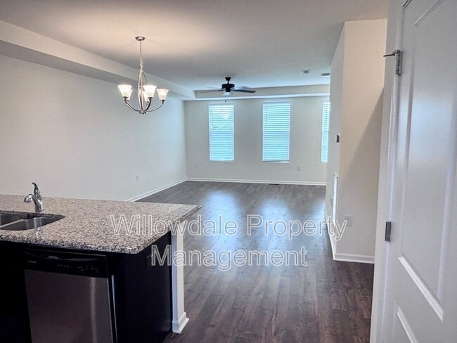 Building Photo - 416 Skymont Dr