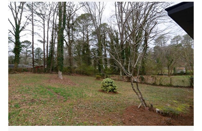 Building Photo - 2219 Rosewood Rd