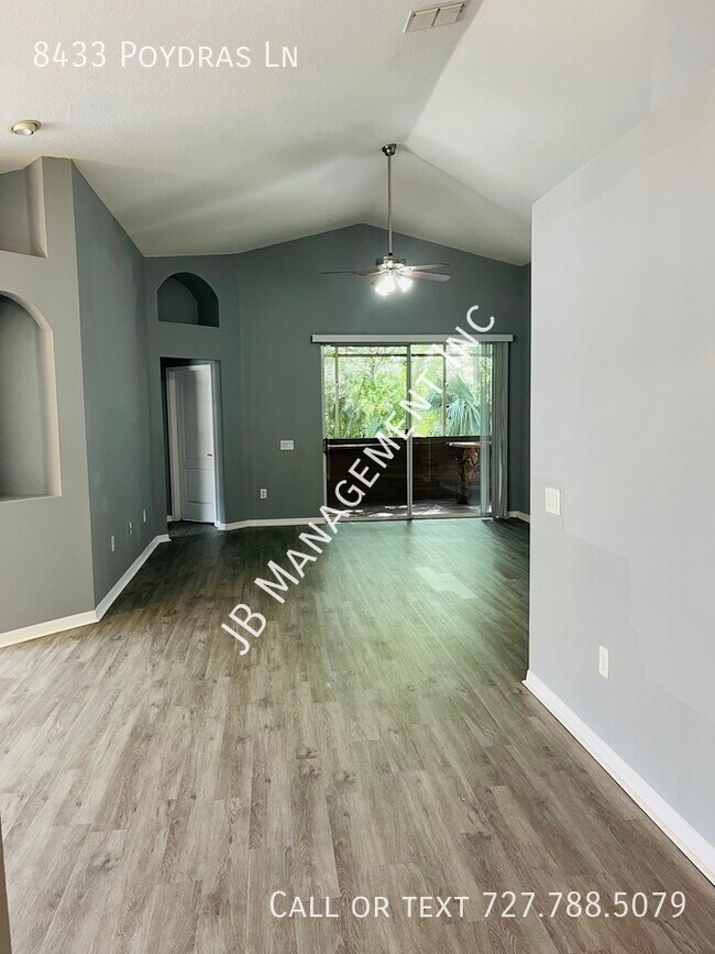 Building Photo - 8433 Poydras Ln