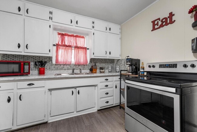 Building Photo - 3241 Edmond Ave