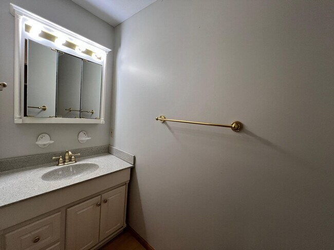 Building Photo - 6170 Mentor Park Blvd