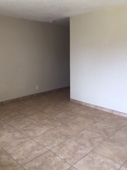 Building Photo - 2139 W Glenrosa Ave