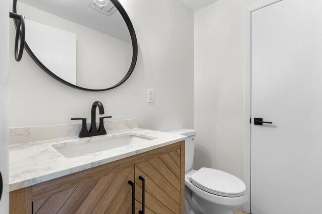 Building Photo - 2 Rockingham Ct