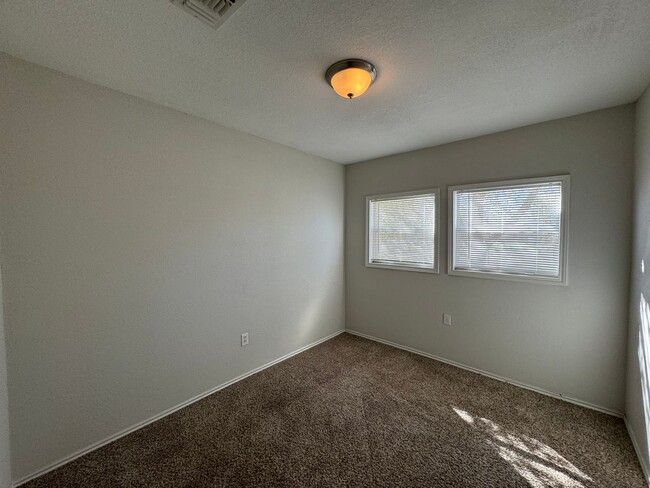 Building Photo - Newly renovated 4 bedroom home! Half off t...