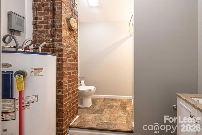 Building Photo - 123 E 2nd St