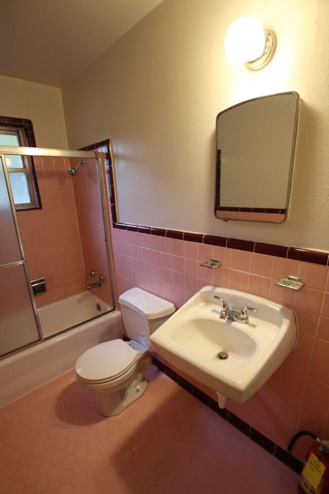 Building Photo - Adorable 1 bedroom 1 bath in the heart of Tyler!