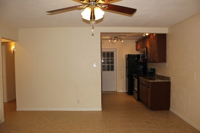 Building Photo - 3 BEDROOM DUPLEX, BISD