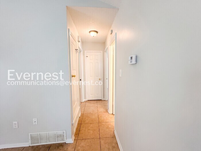 Building Photo - 6230 Somerset Dr