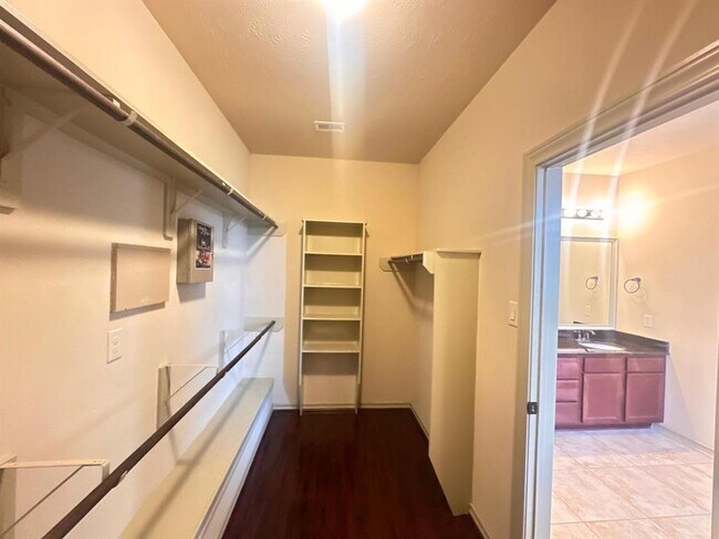 Building Photo - 2230 Argos Dr