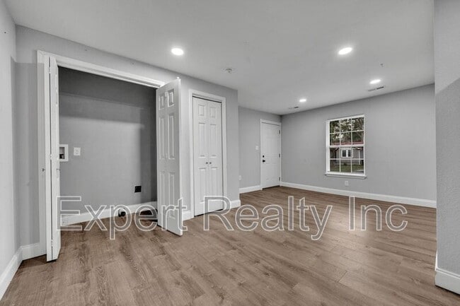 Building Photo - 532 Athens Ct