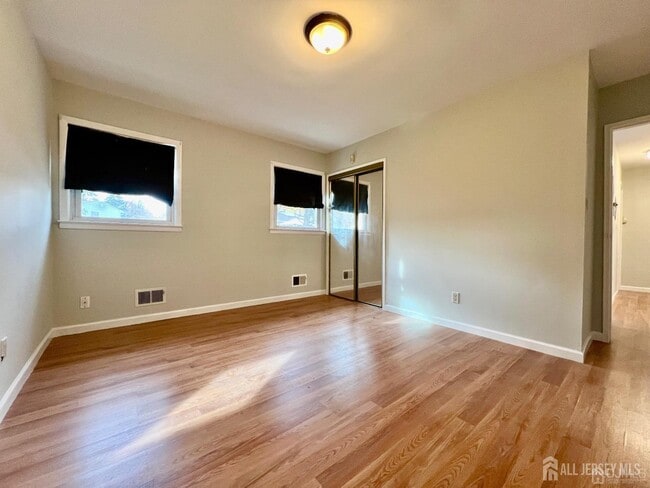 Building Photo - 340 Old Post Rd