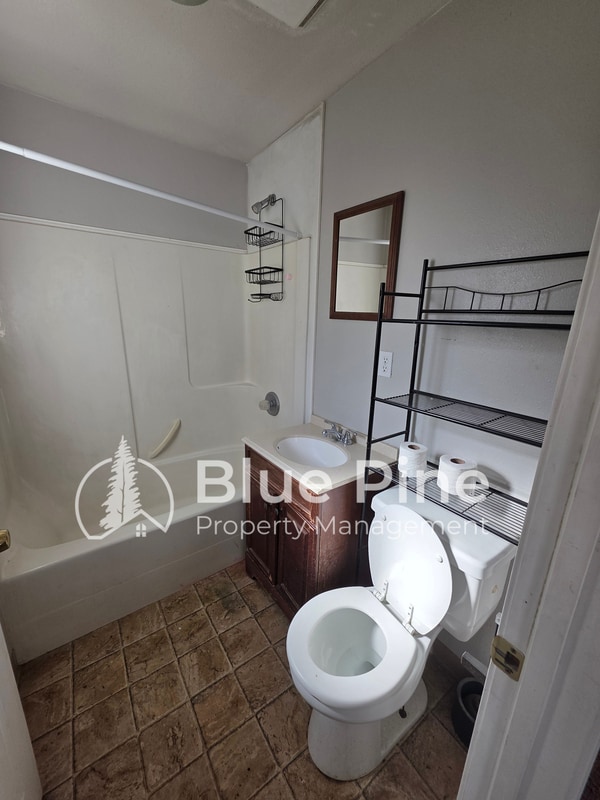 Building Photo - 340 N Water St