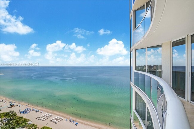 Building Photo - 17201 Collins Ave