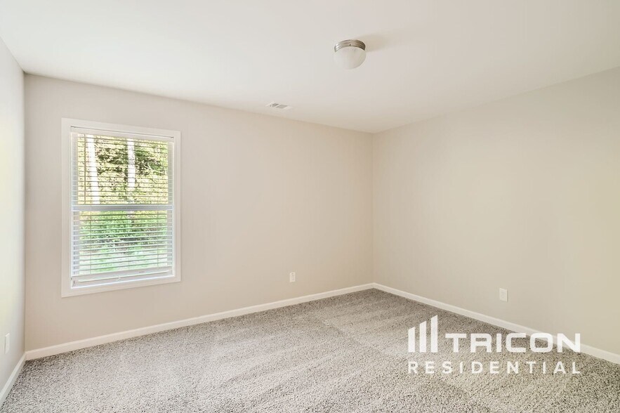 Building Photo - 3952 Margaux Dr
