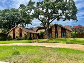 Building Photo - Prestigious Linwood Acres / .44 acres / Rockdale, TX / Swimming Pool