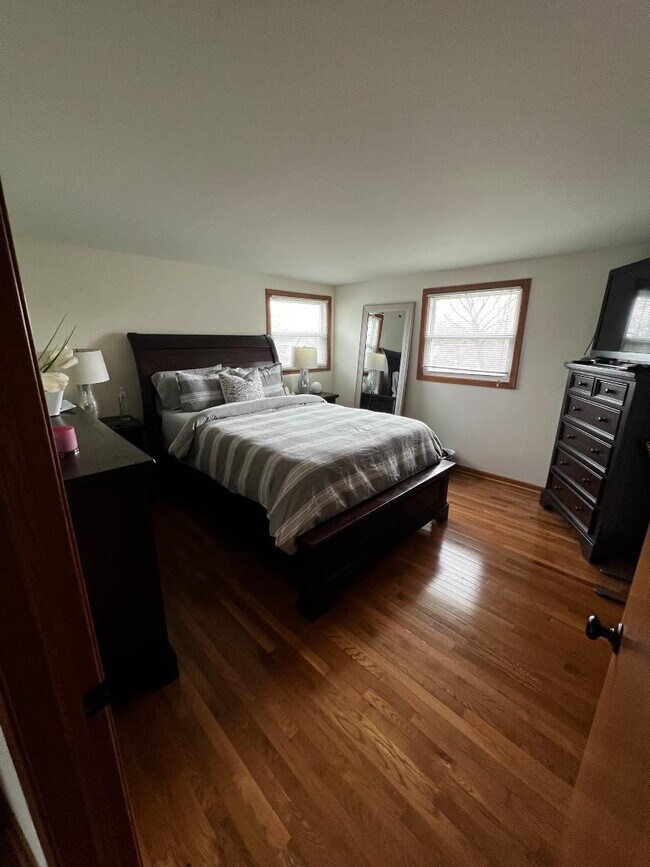 Building Photo - 6700-6702 Hill Ridge Drive - 6702