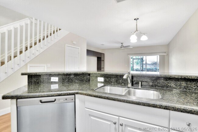Building Photo - 6527 Catalina Ln