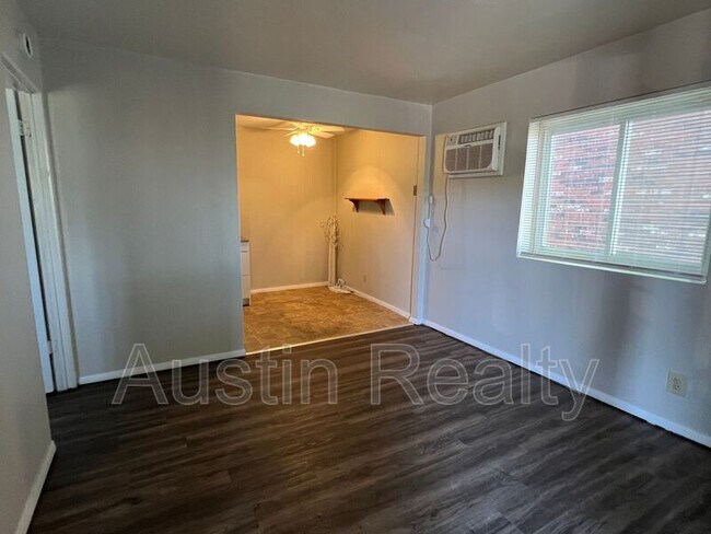 Building Photo - 3706 Greenwood Blvd