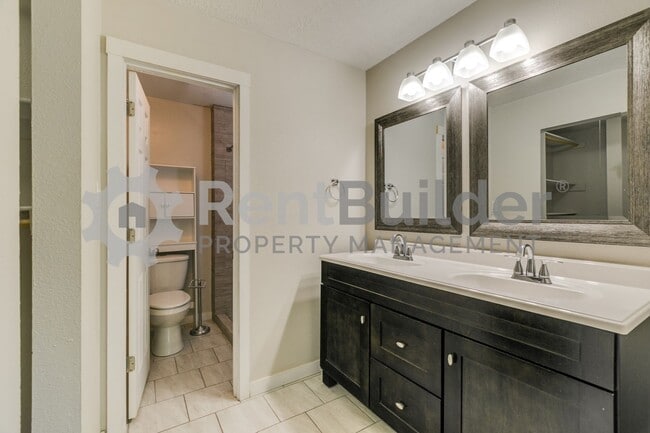 Building Photo - MONTHLY YARD SERVICE INCLUDED JUST IN TIME FOR SPRING!!!