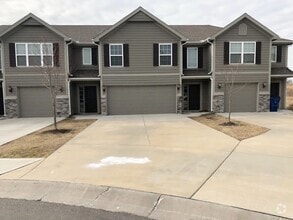 Building Photo - Newer 3 Bed 2 Car Townhome in Grain Valley