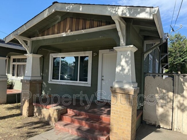 Building Photo - 940 N Sierra Nevada St