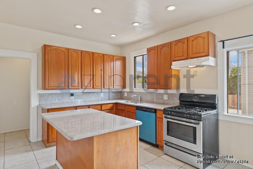 Building Photo - 850 40th St