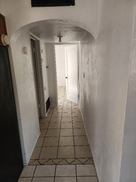 Building Photo - 2136 N Madelyn Ave