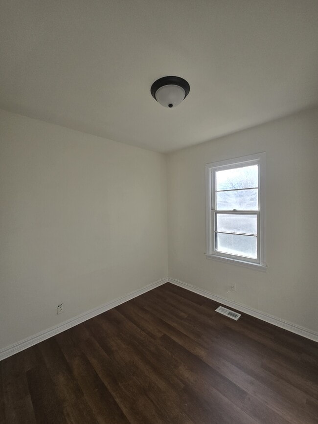 Building Photo - 511 Funston