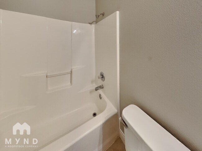 Building Photo - 5622 N 11th Ave