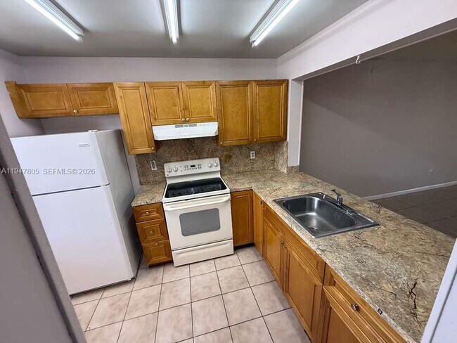 Building Photo - 831 NE 207th Ln