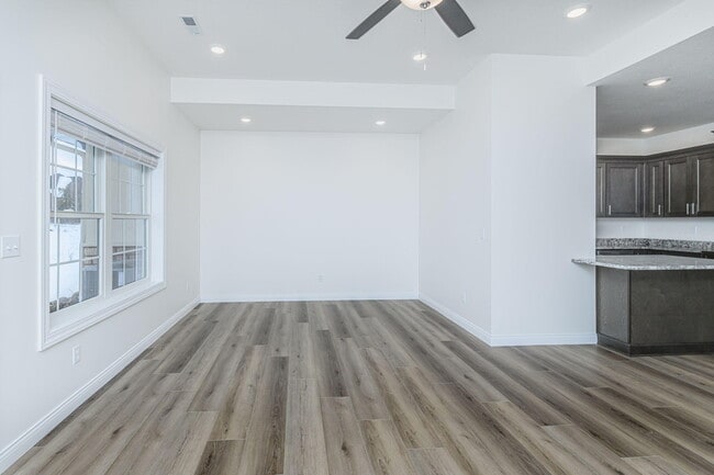 Building Photo - 1738 Bunker Loop