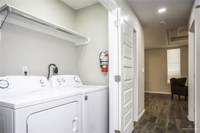 Building Photo - 1413 Alta Vista Dr