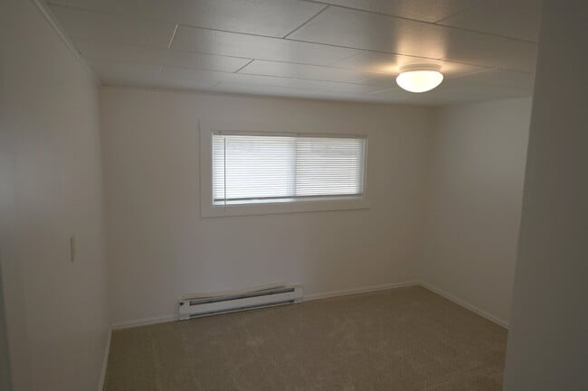 Building Photo - 2 bed 1 bath home with great view of Sequi...