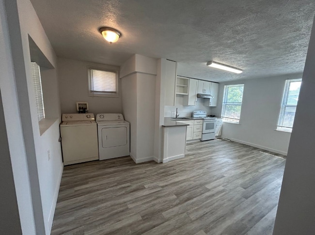 Building Photo - 312 E Mission Ave