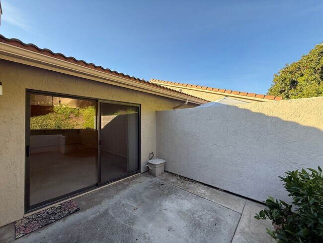 Building Photo - Lovely 2B/2BA Condo in 55+ Community w/Attached Garage & 2 Private Patios!