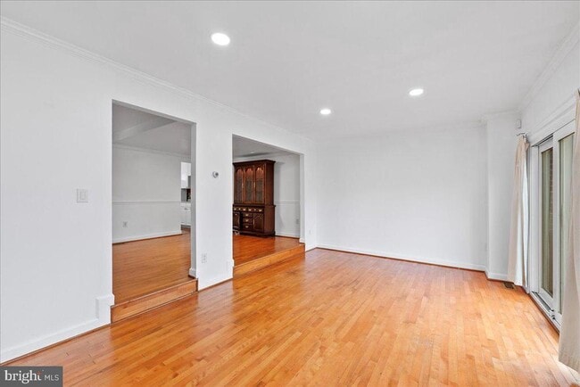 Building Photo - 7415 Rhondda Dr