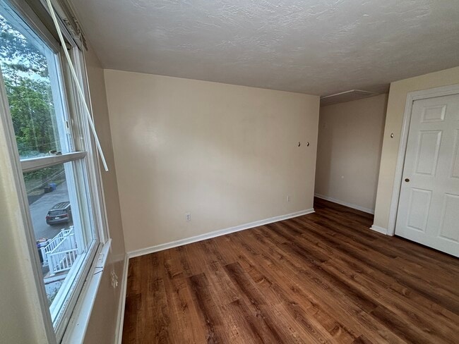 Building Photo - 118 Montclair Ave