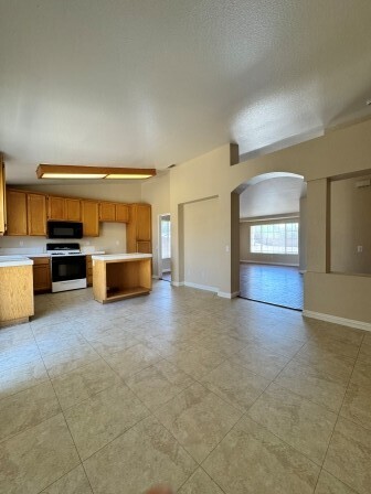 Building Photo - Nice Home in convenient location near ever...
