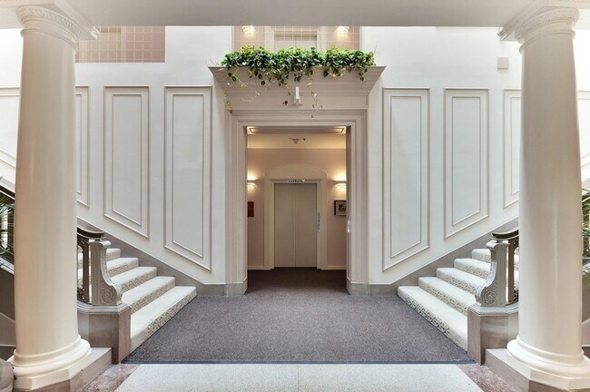 Building Photo - 30 Monument Sq