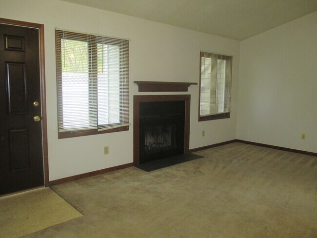 Building Photo - 1554 College Way