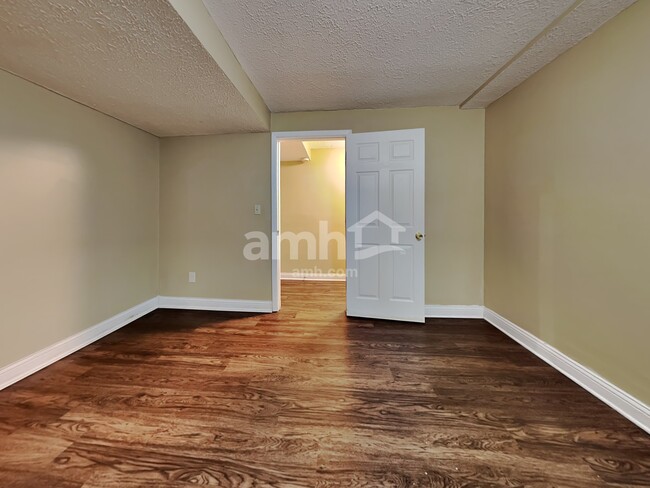 Building Photo - 998 Grandstone Ct