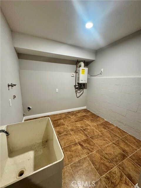 Building Photo - 2800 Plaza del Amo
