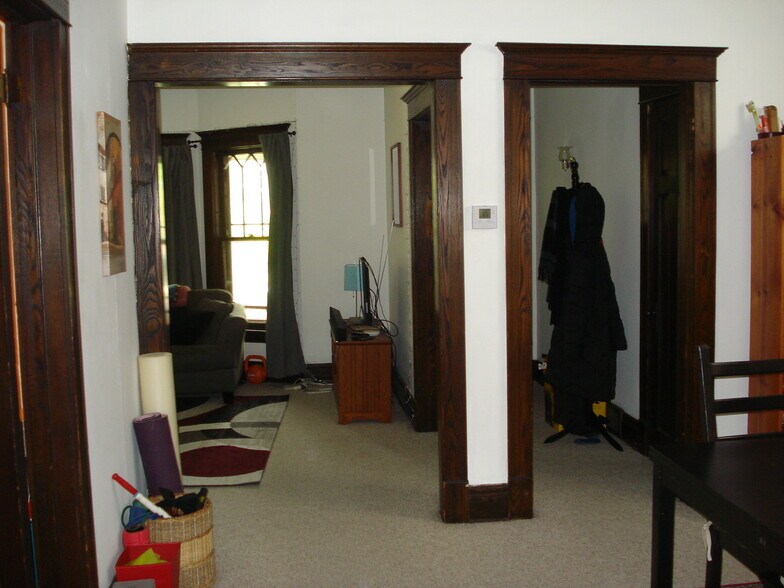 Building Photo - 118 Russell St