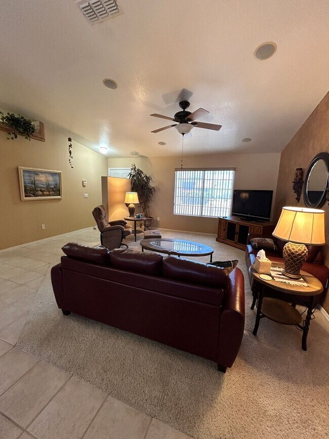 Building Photo - Furnished Winter Home!