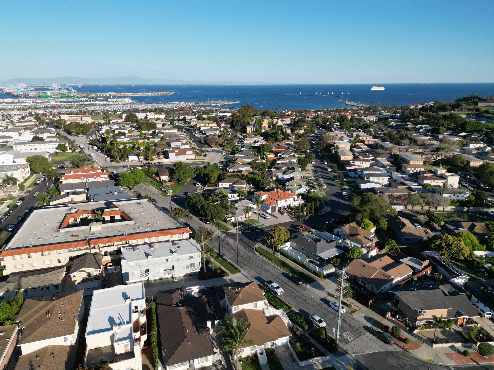 Building Photo - 982 W Hamilton Ave